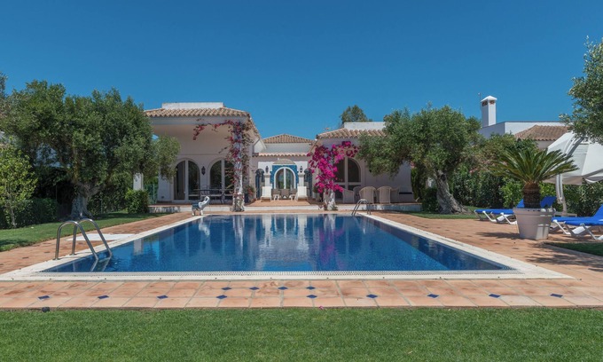 Benalup-Casas Vieja Casa | "Villa Orquidea" con piscina, Wi-Fi, jardín y terraza