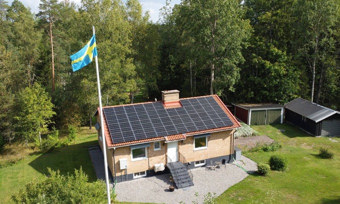Orrefors Casa | Villa Orreforshult - Modern vacation home with its own pond in Småland