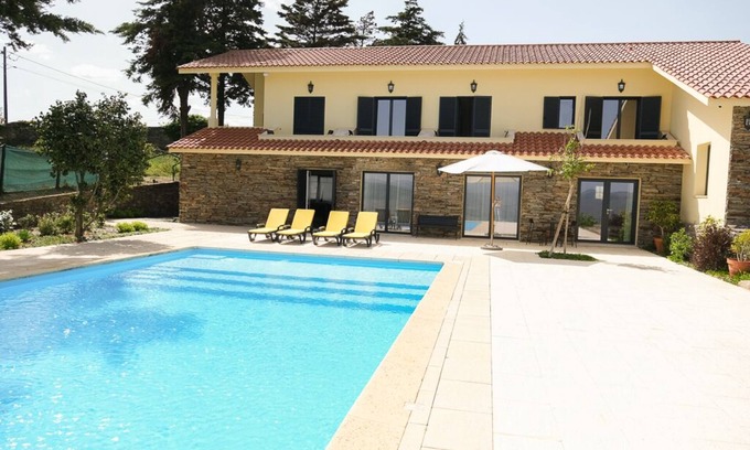 Peso da Regua Cabaña | Villa overlooking the Douro River with Swimming Pool and Tennis Court