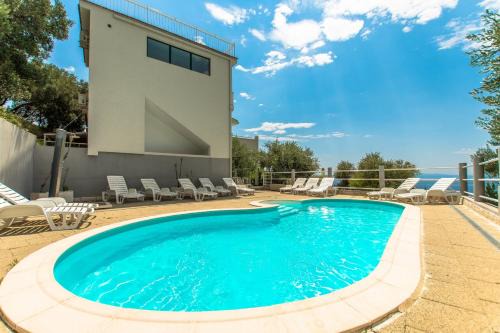 Makarska Villa | Villa Ozzi with 9 bedrooms & private Pool