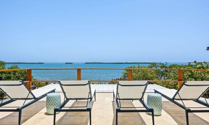 Carenero Casa | Villa Pacifica at Mary Lee's by the Sea