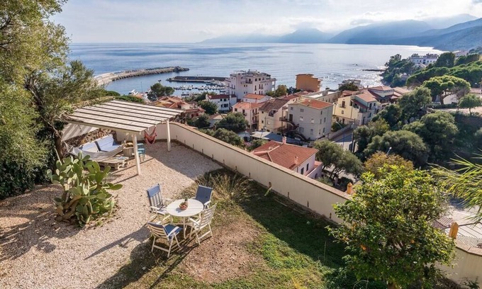 Cala Gonone Apartamento | VILLA PALMA: elegant villa with enchanting view