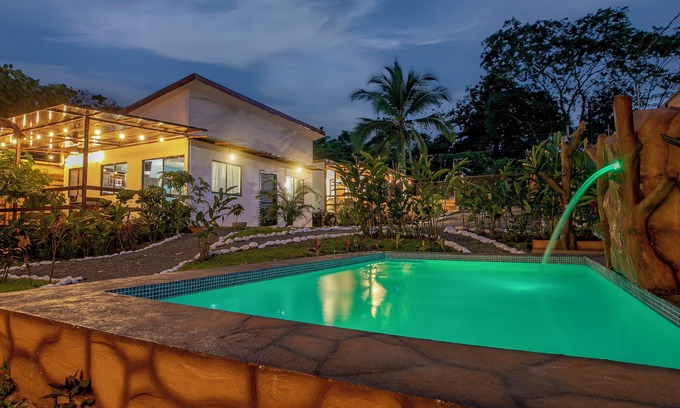 La Fortuna Villa | VILLA PALMERA A/C- GATED & POOL