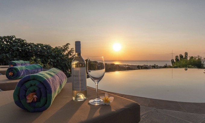 Kayu Putih Villa | Villa Panili, Villa de lujo en la ladera con vistas al mar