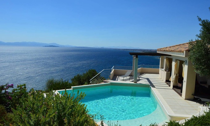 Terra Mala Villa | Vistas al mar ininterrumpidas, ubicación idílica, piscina privada de agua salada, total privacidad