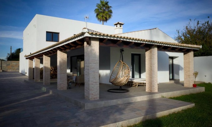 Sanlucar la Mayor Villa | Villa Paraíso, lujo y relax a 15 minutos de Sevilla.