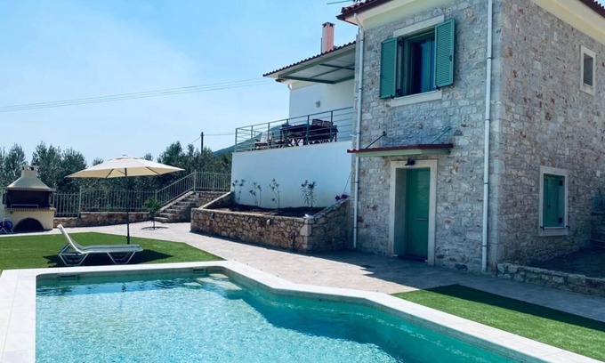 Kefalari Apartamento | Villa Pasithea: Family-Friendly Seaside Bliss in the Heart of the Peloponnese!