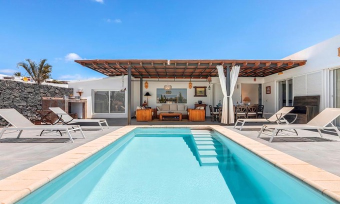 Playa Blanca Villa | Villa Patos