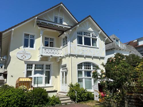 Alt-Travemunde/Ronnau Hotel | Villa Pension Strandhaus - adults only