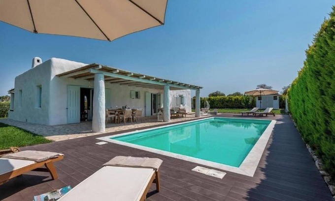 Tingaki Villa | Villa 'Perla Blanca' con piscina privada, Wi-Fi y aire acondicionado