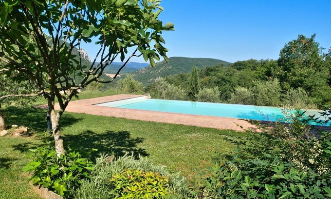 San Giovanni del Pantano Villa | Villa Piantoni on Antognolla Golf Estate, Restaurant, Cafe, Hiking+Biking Trails