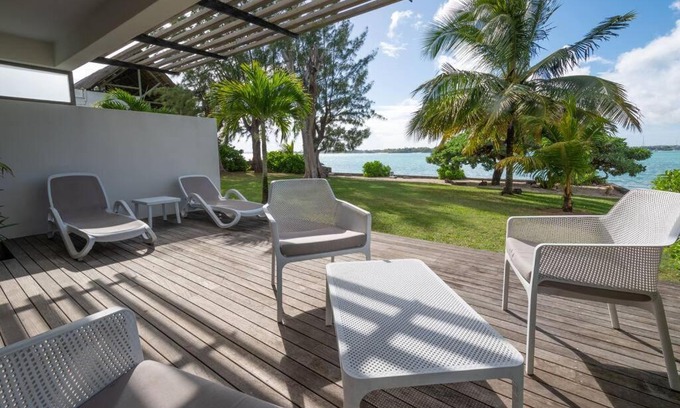 Grand-Baie Villa | VILLA PIEDS DANS L'EAU - GRAND BAIE