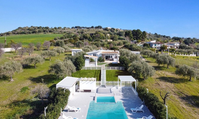 Casale Modica Villa | Villa Pinella by Villa Plus