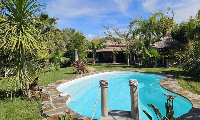 La Crau Casa | Villa Piscine Jardin Exotique Proche des Plages et des Iles D'hyères
