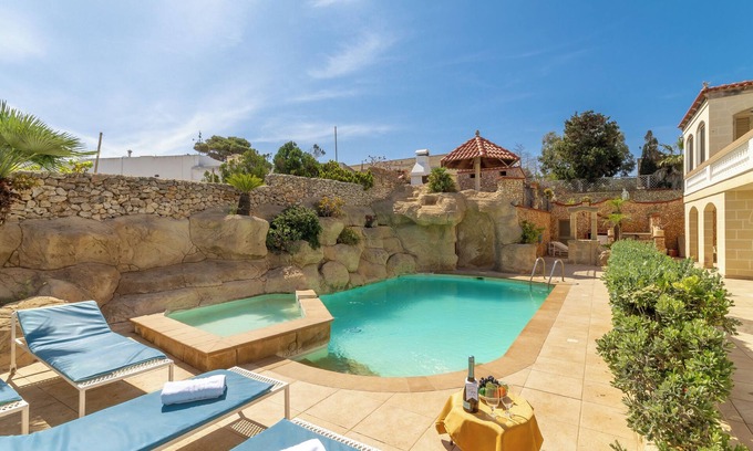 Santa Maria Estate Apartamento | Villa & Pool 2 Mellieħa Bay Retreat, Mellieha, Malta