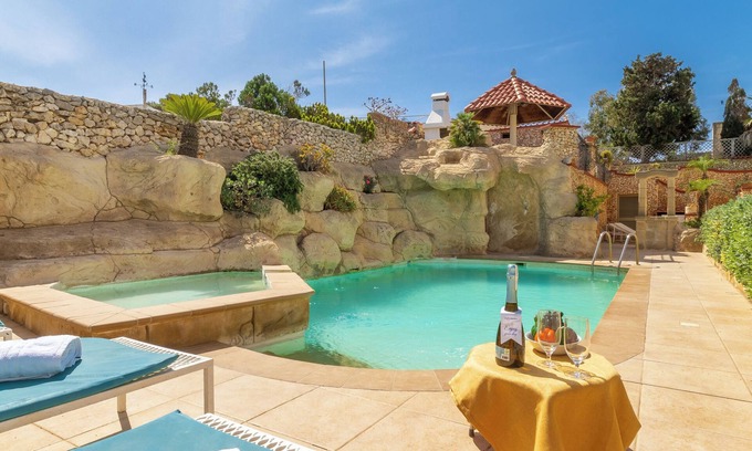 Santa Maria Estate Apartamento | Villa & Pool 3 Mellieħa Bay Retreat, Mellieha, Malta