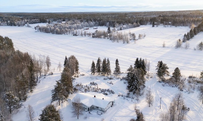 Ranua Casa | Villa Porila - Lapin taikaa Iso talo järven rannalla luonnon keskellä