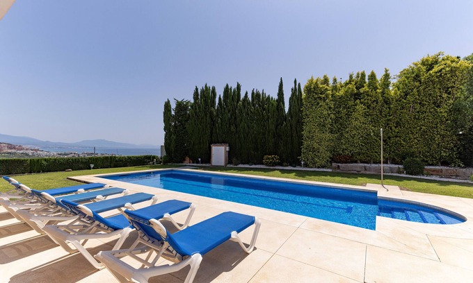 Alcorrin Villa | "Villa Princesa Kristina" con vistas al mar y a la montaña, piscina y Wi-Fi