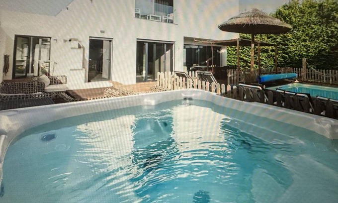 Cardielos Villa | Villa, piscina privada climatizada y jacuzi, cerca da playa
