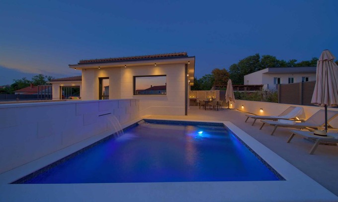 Municipality of Omisalj Casa | Villa QUARNARO con piscina climatizada