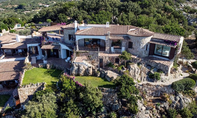 Baja Sardinia Villa | Villa 'Quercia' con vistas al mar, piscina privada y aire acondicionado
