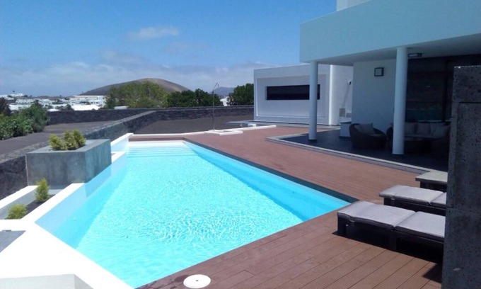 Uga Villa | Villa Rayito. Moderna y espaciosa Villa, piscina climatizable y preciosas vistas