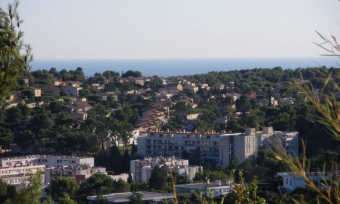 Carnoux-en-Provence Casa | CASSIS a 6km. Planta baja de villa 2 Appart. para 1 a 6 personas cada uno. Terrazas, hermosa vista