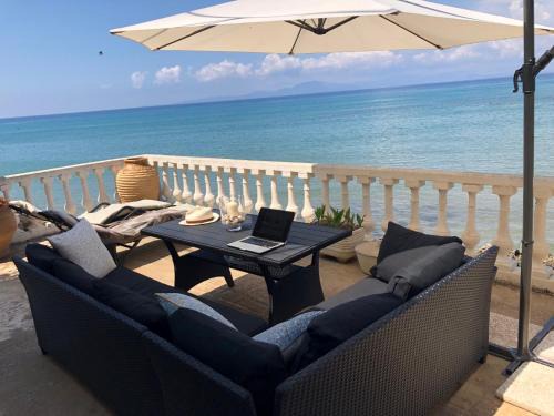 Arcoudi Casa | Villa Rena In Front of the Sea