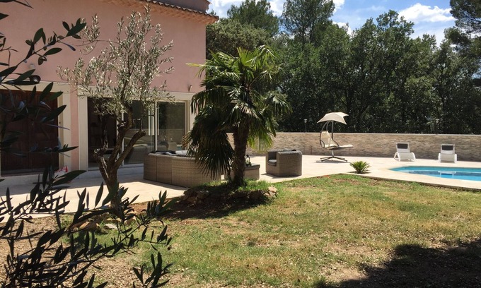 Villecroze Villa | Alquiler de villa "CHANTERIE" con aire acondicionado.