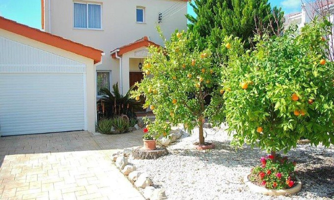 Geroskipou Villa | HK Villa Paphos: Vistas al mar: Piscina privada climatizada: Bañera de hidromasaje: WiFi: TV del Reino Unido: Bicicletas