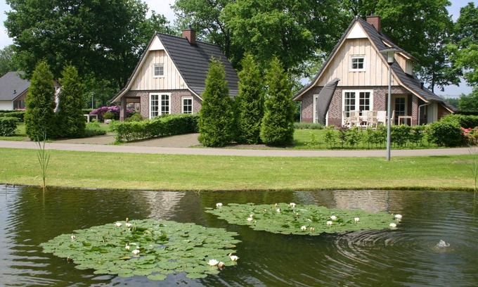 Hellendoorn Casa | Romantic Cottage With a sun Shower