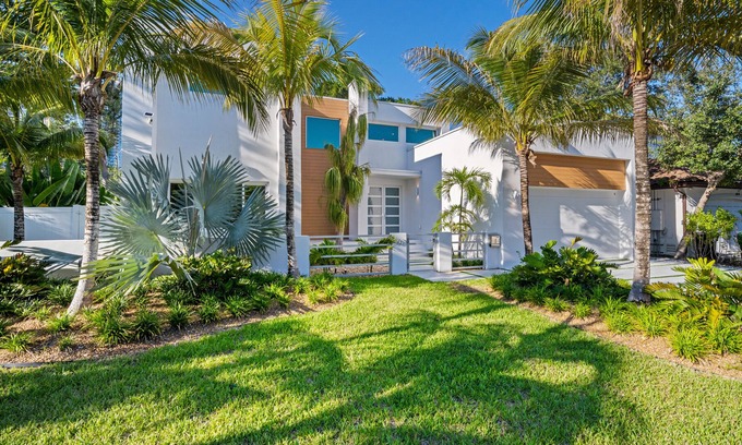 Downtown Fort Lauderdale Villa | Villa Rio | Luxury Pool & Game Room