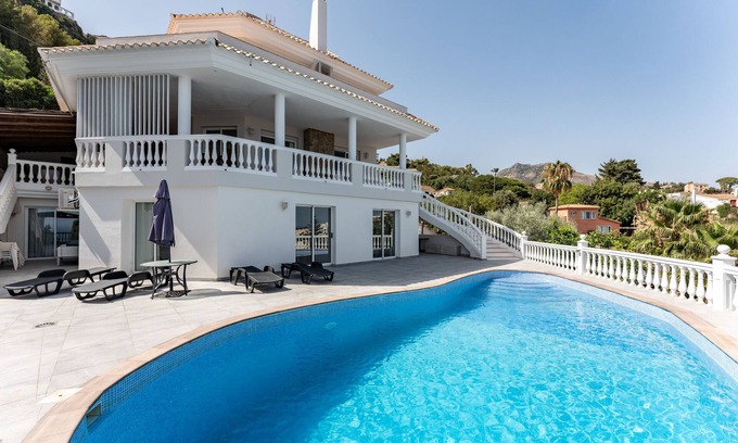 Benalmadena Villa | Villa "Roble" con vistas al mar, piscina privada y Wi-Fi