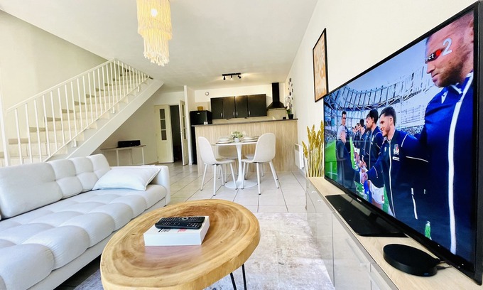 Massilia Casa | Villa Rodger, 80m2 Proche Centre Ville et Route des Plages, 2 ch, Parking, ext