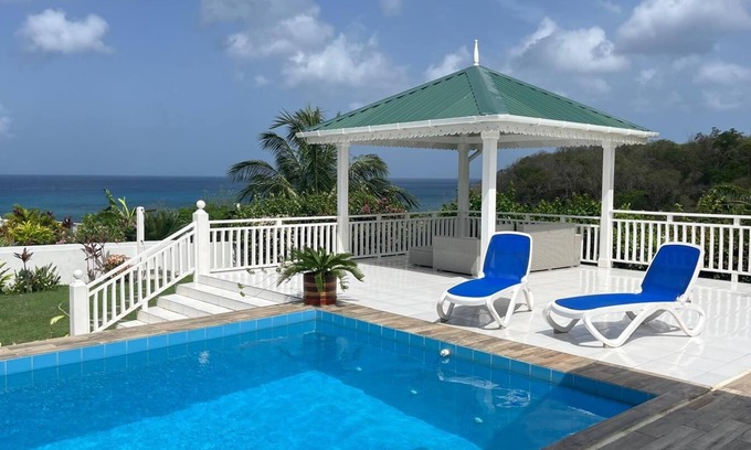 Choiseul Casa | Villa Romantique Avec Bain à Remous, à 5 Minutes de la Plage !