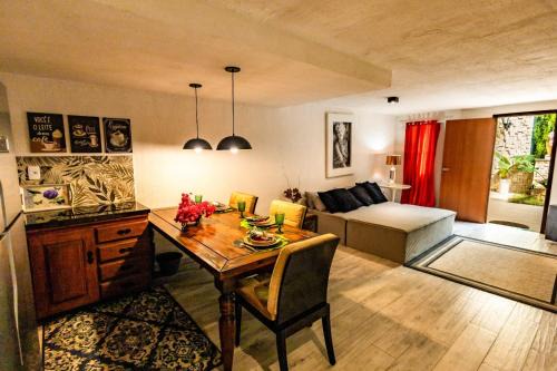 Itapua Apartamento | Villa Romana - Experiência única em frente à Praia de Itapuã, apartamento todo climatizado