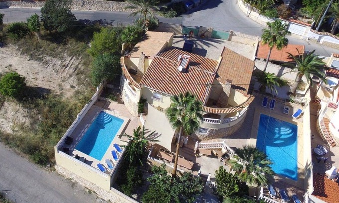 La Canuta Villa | Villa Romeo Calpe para grupos y familias numerosas con 2 piscinas.
