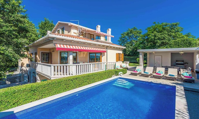 Presika Villa | Villa Rosa Labin - Five Bedroom Villa, Sleeps 10