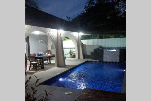 Jomtien Complejo | Villa Rosa with Private Pool and Jacuzzi 100m to beach