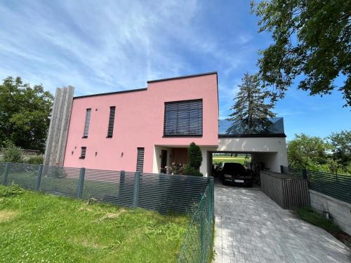 Haslau-Maria Ellend Apartamento | Villa Rose close to Vienna & Airport
