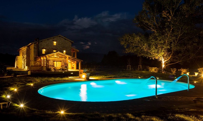San Brizio Villa | Villa Rovicciano, sleeps up 20. Luxury, heatable pool, lift, breakfast included