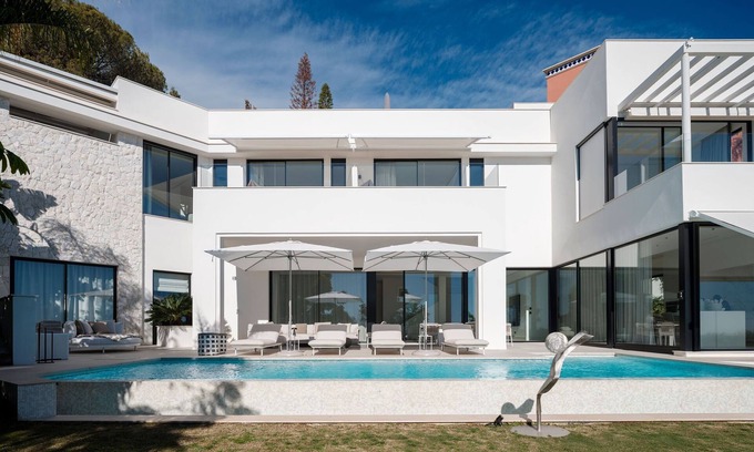 Marbella Villa | Villa Royale, moderna villa con piscina y vistas al mar