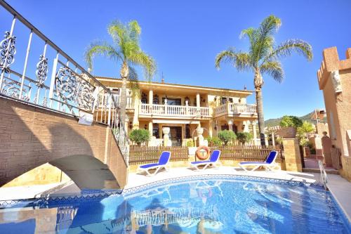 Malaga-Este Villa | Villa rural en Málaga con piscina y vistas al mar
