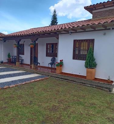 Villa de Leyva Casa | Villa Samantha - Casa Colonial con Parqueadero