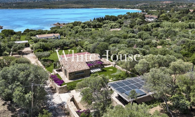 Porto Istana Villa | Villa Sandy Toes - with garden by the sea