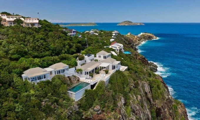 Estate Peterborg Villa | Villa Santorini: PRIVATE 10,000 SF Peterborg / 5 bedrooms / Non-Toxic Villa