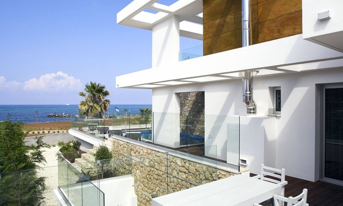 Paphos Villa | Villa Sapphire - Tres habitaciones junto a la playa