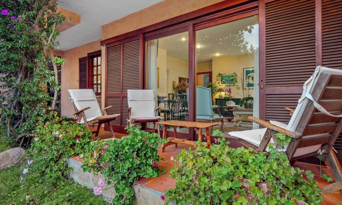 Arzachena Villa | Villa Sara cerca del mar con vistas a la montaña, Wi-Fi, aire acondicionado, terraza y jardín