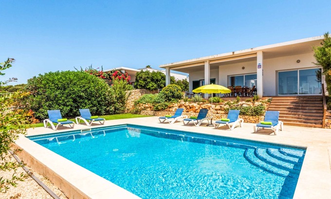 Sant Lluis Villa | Villa Satalaia - chalet con piscina privada, Wi-Fi y A / C - cerca de la playa
