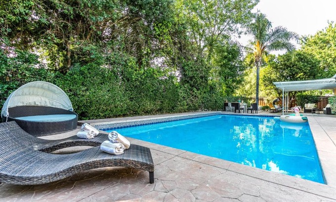 Woodland Hills Casa | Villa Sausalito - Newly Designed 4BR HOUSE & POOL by Topanga